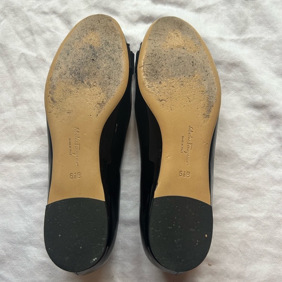 Ferragamo black patent leather ballet flats with bow, size 36.5 - Picture 2 of 8